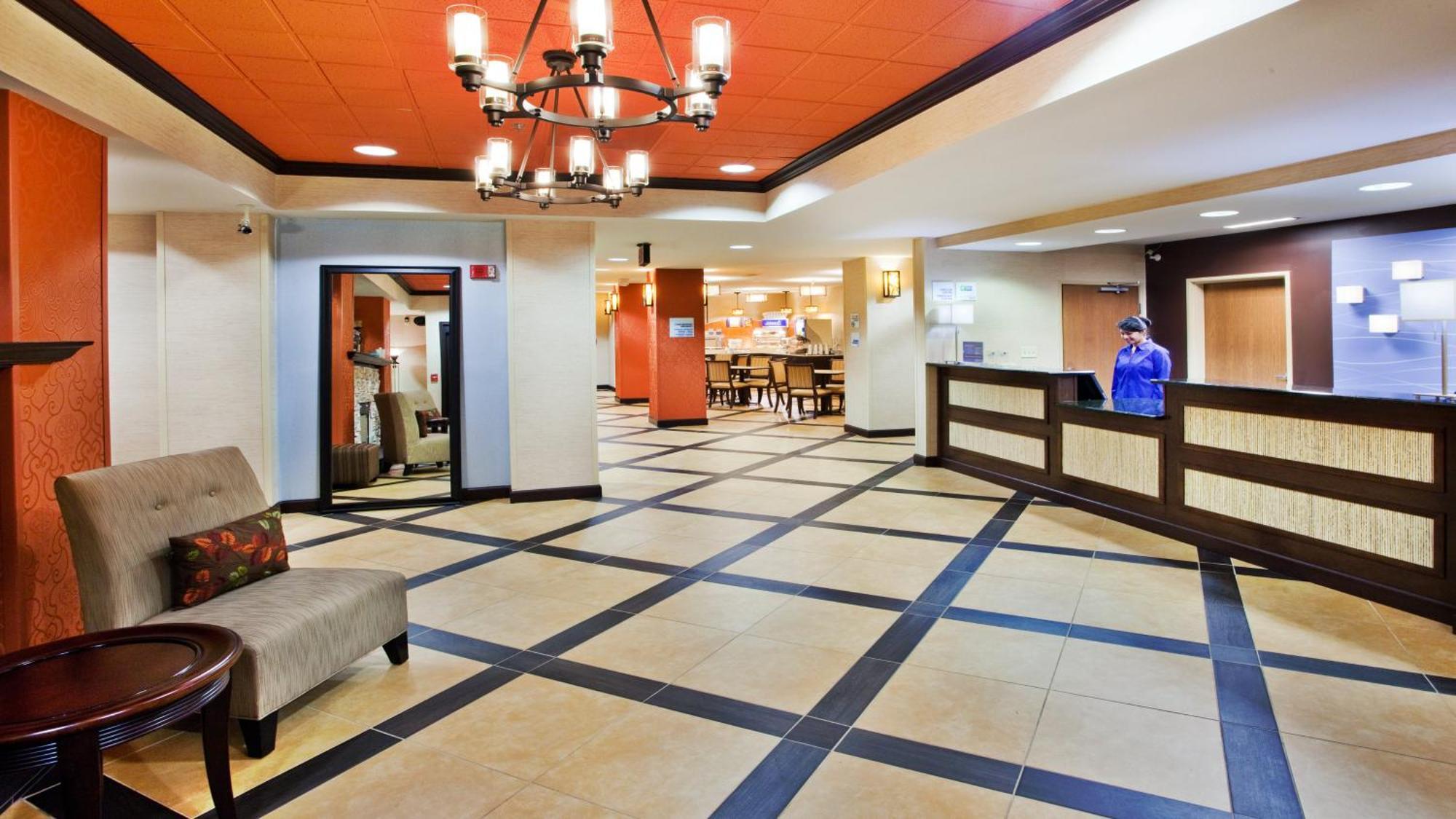 Holiday Inn Express Peachtree Corners-Norcross, An Ihg Hotel מראה חיצוני תמונה