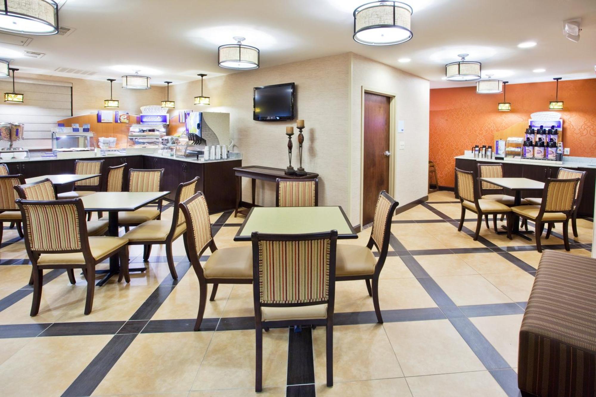 Holiday Inn Express Peachtree Corners-Norcross, An Ihg Hotel מראה חיצוני תמונה