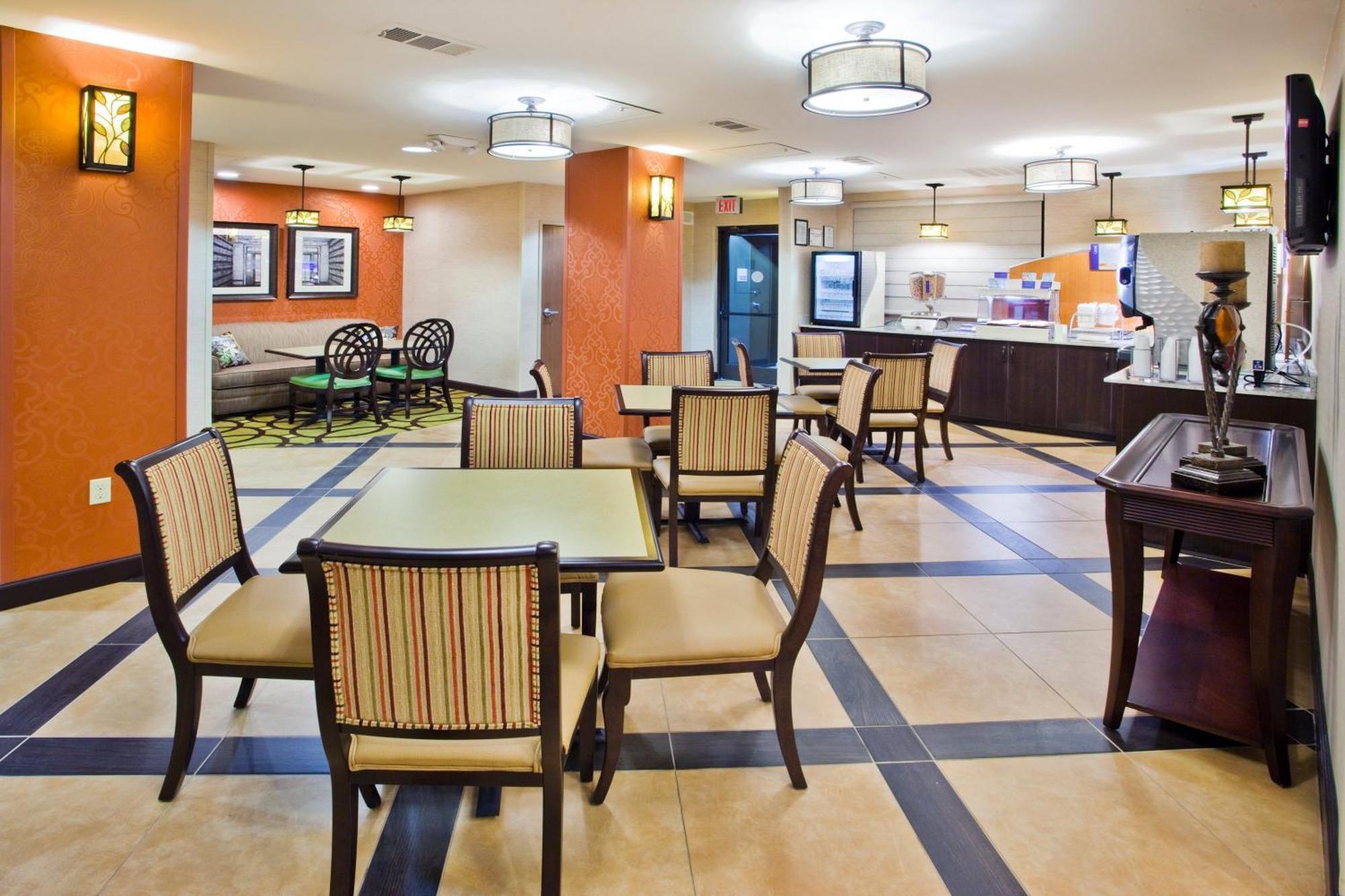 Holiday Inn Express Peachtree Corners-Norcross, An Ihg Hotel מראה חיצוני תמונה